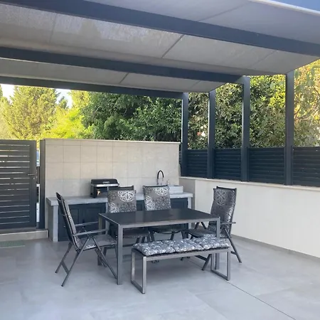 Lura In Mit Pool Βίλα *