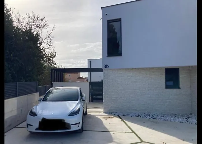 Βίλα Lura In Mit Pool Πούλα