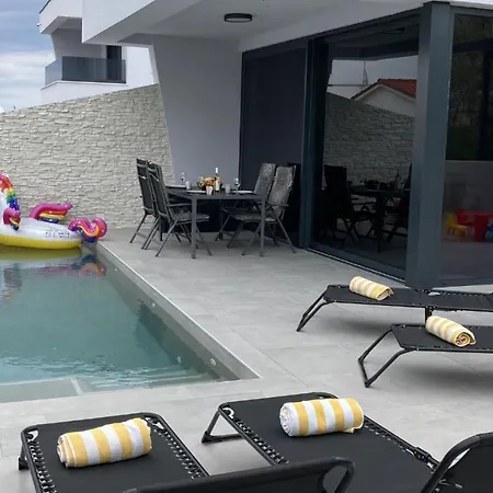 Lura In Mit Pool Villa