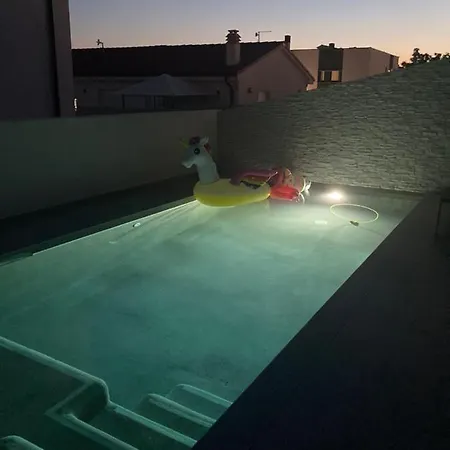 Villa Lura In Mit Pool Póla