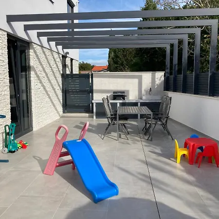 Lura In Mit Pool * Пула