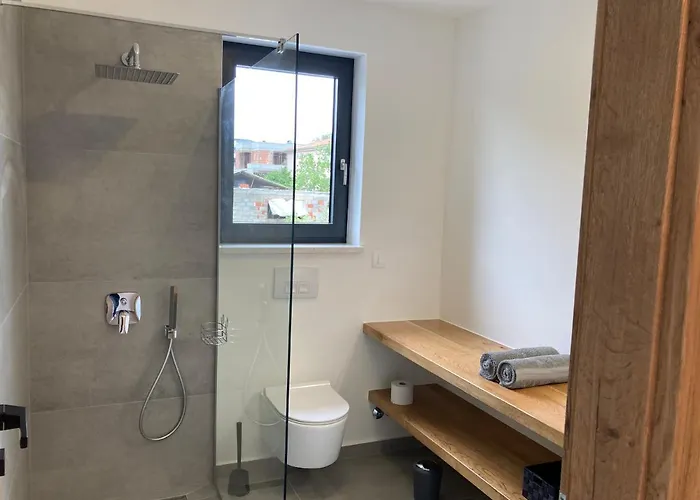 Lura In Mit Pool * 풀라