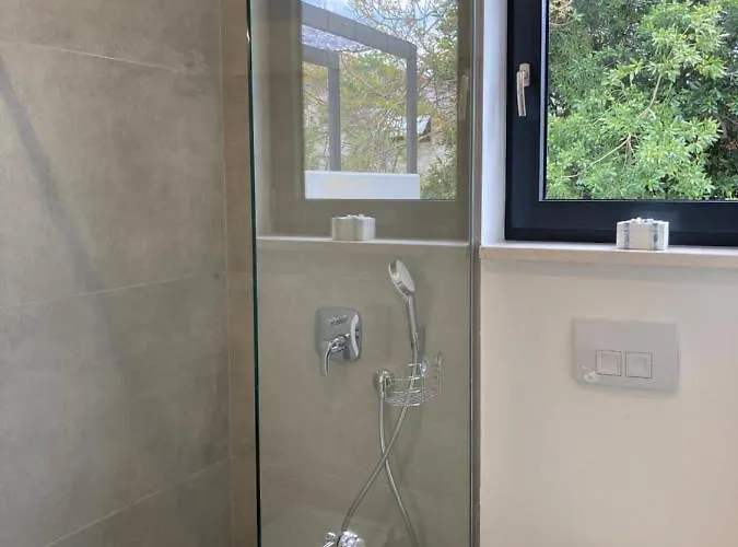 Lura In Mit Pool * 풀라