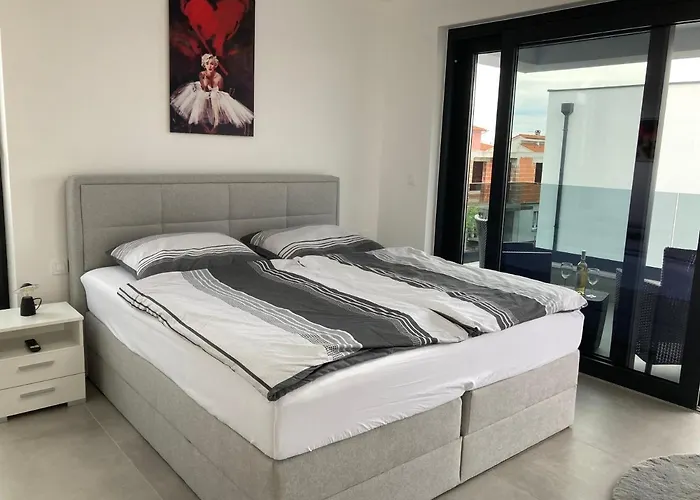 Lura In Mit Pool 빌라 풀라