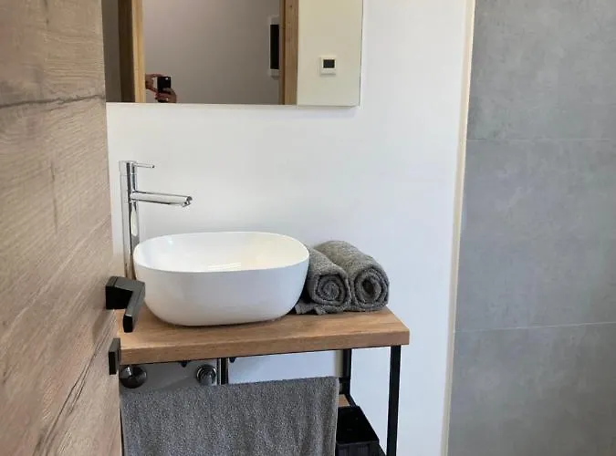 Lura In Mit Pool 빌라 풀라