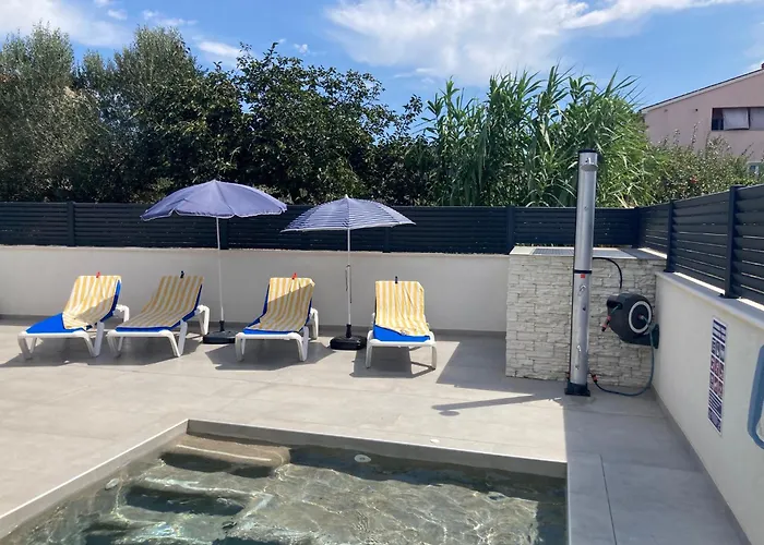 Lura In Mit Pool * 풀라