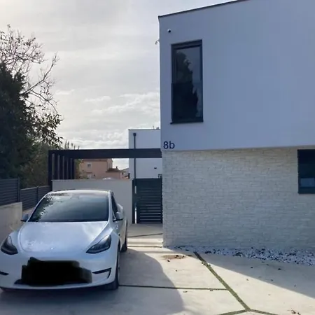 别墅 Lura In Mit Pool 普拉