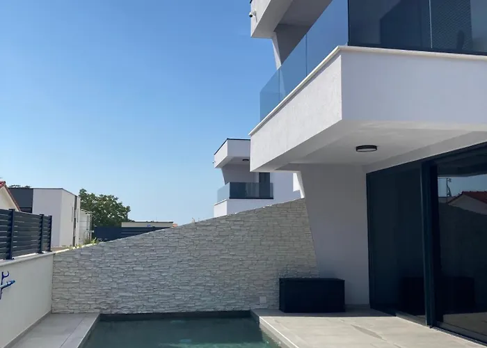 Villa Lura In Mit Pool *